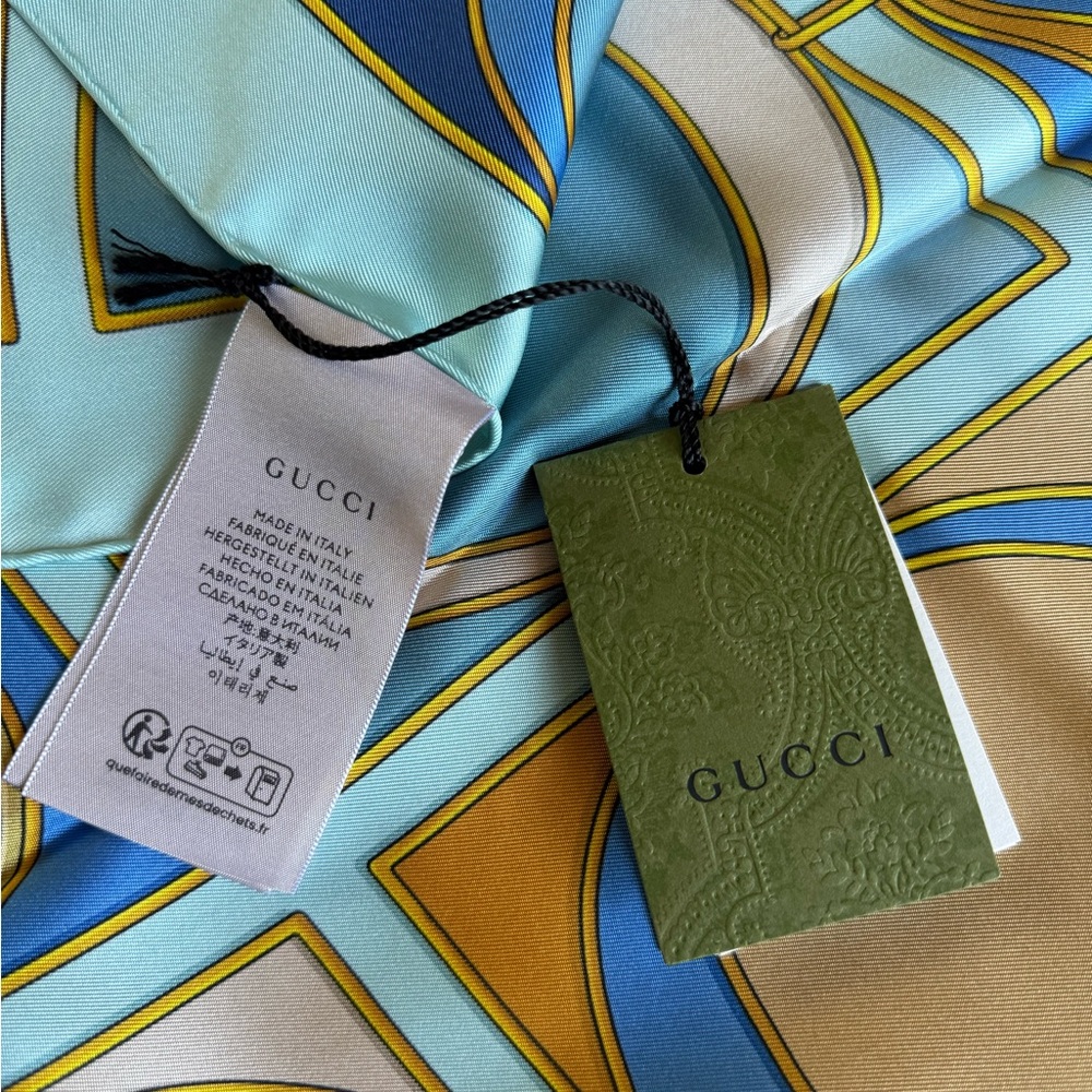 GUCCI POP PRINT SILK CARRÉ, Elegant scarf - Picture 8 of 13